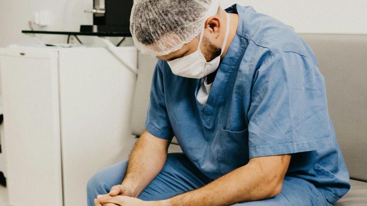 El doctor Abellán denuncia la situación de los sanitarios