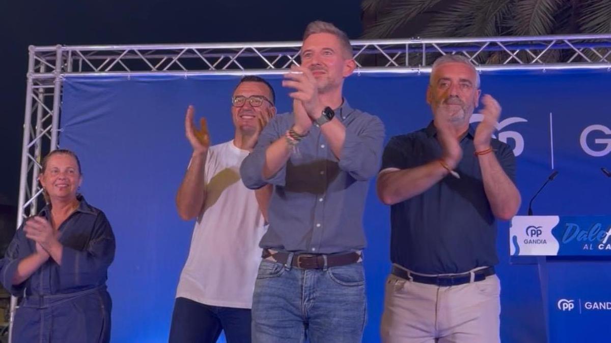 Reme Mazzolari, Vicent Mompó, Víctor Soler y Carlos Gil, este viernes en Gandia.