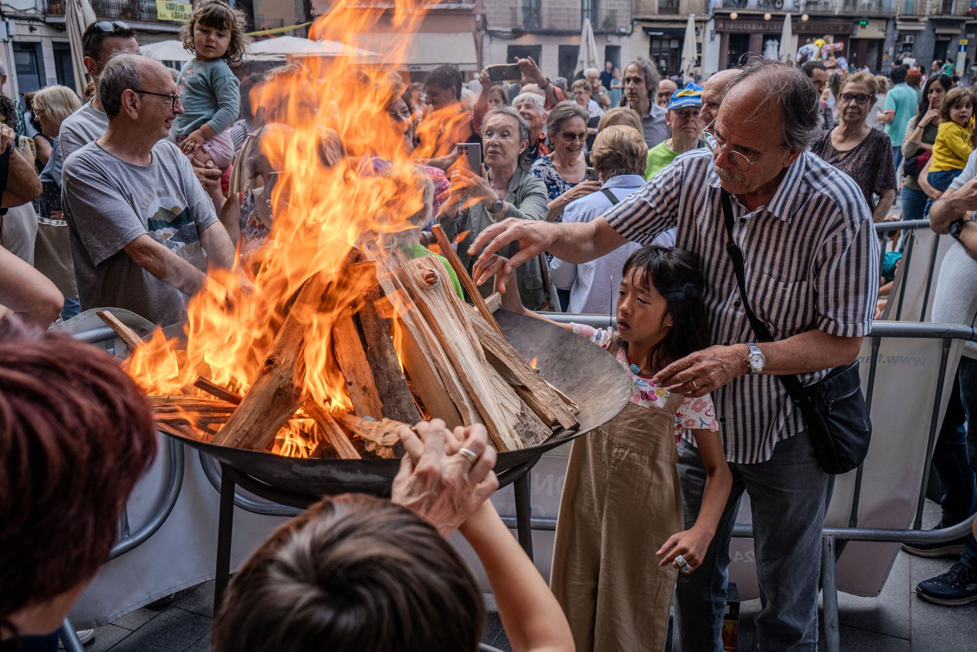 La revetlla i la flama del Canigó arriben a Manresa