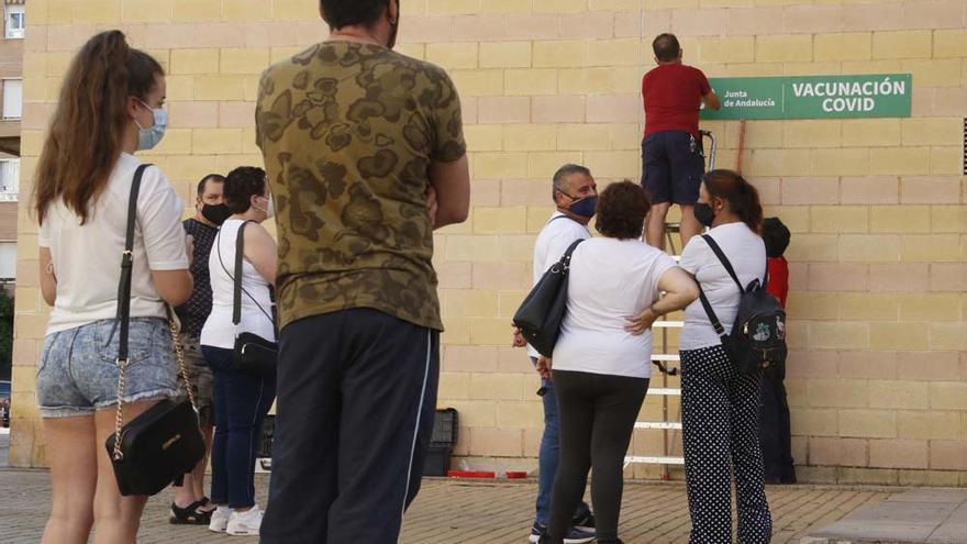 Comienza la vacunación covid en el pabellón de Vista Alegre