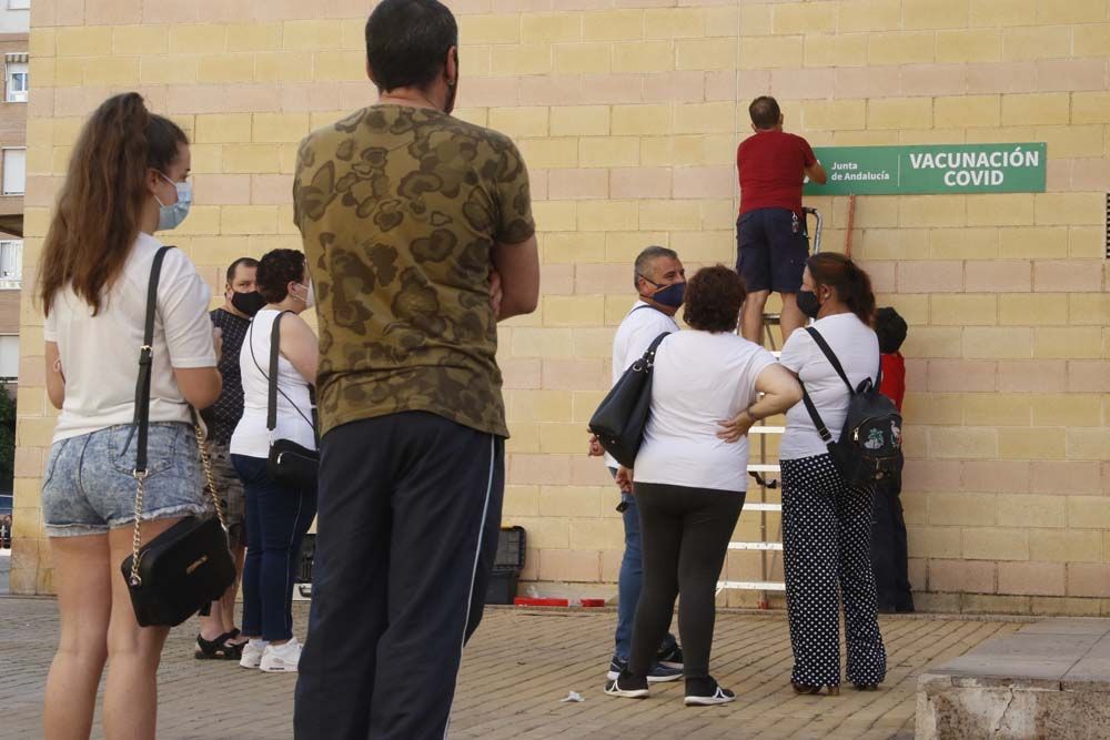 Comienza la vacunación covid en el pabellón de Vista Alegre