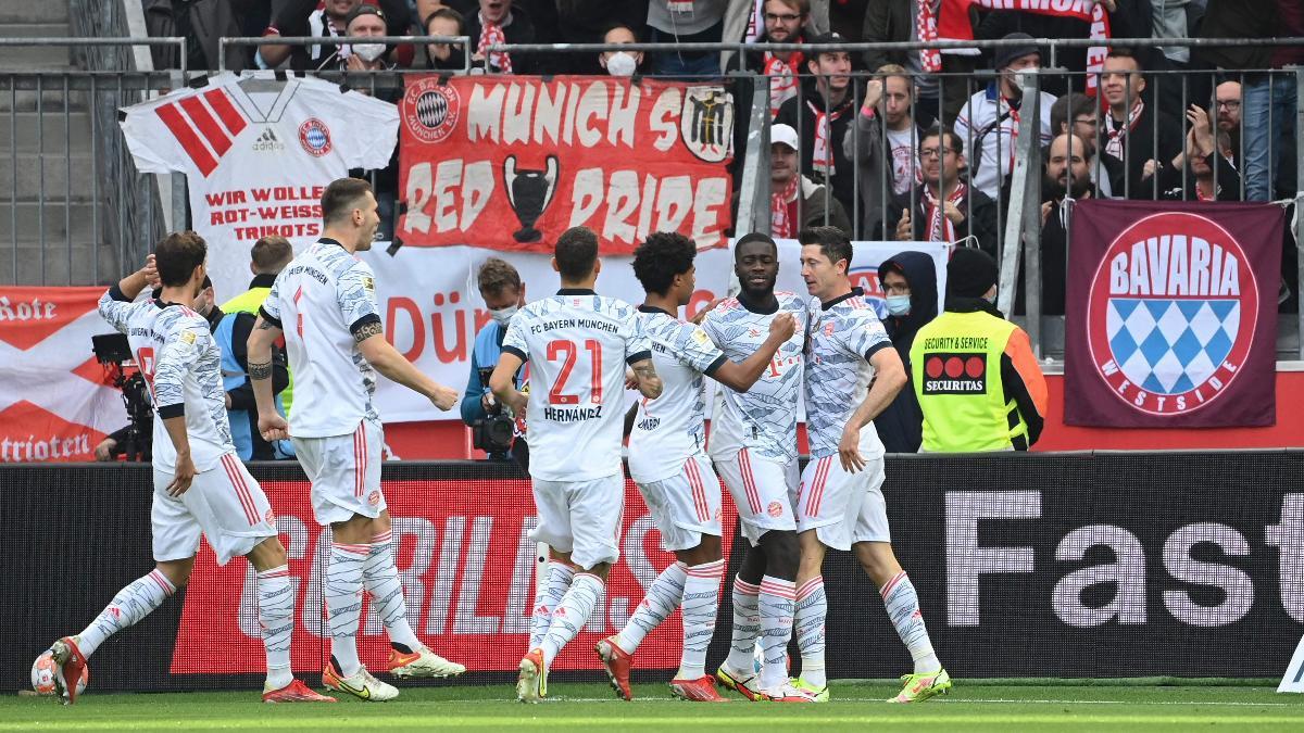 Lewandowski celebra uno de sus goles ante el Bayer Leverkusen