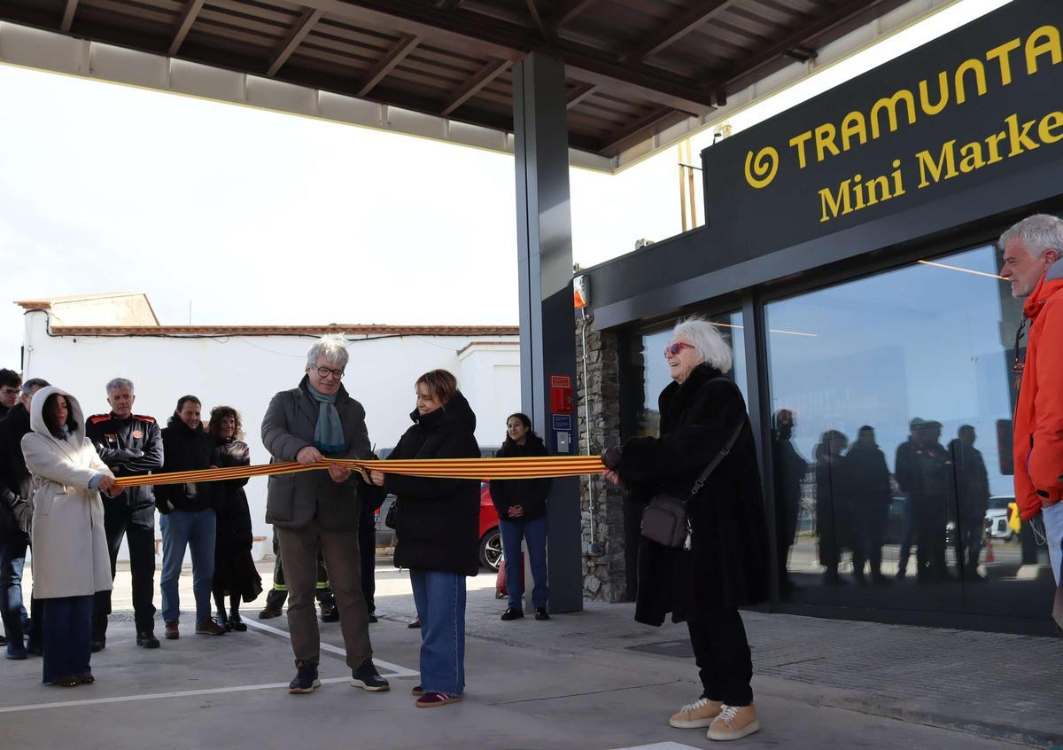 Les imatges de la reobertura de la benzinera del Port de la Selva