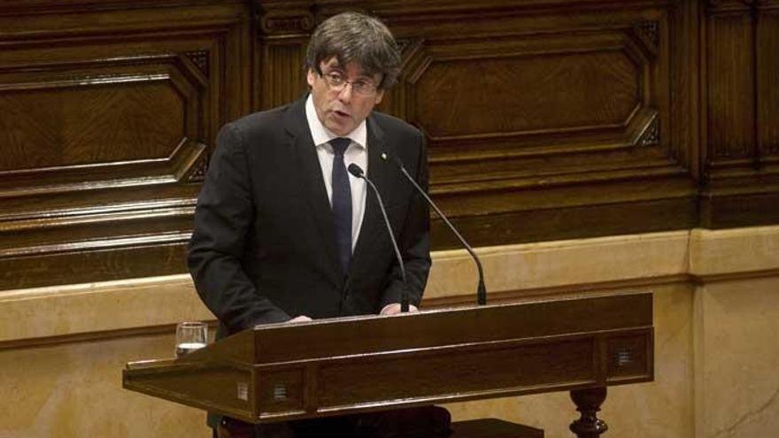 Puigdemont, en el pleno del Parlament.