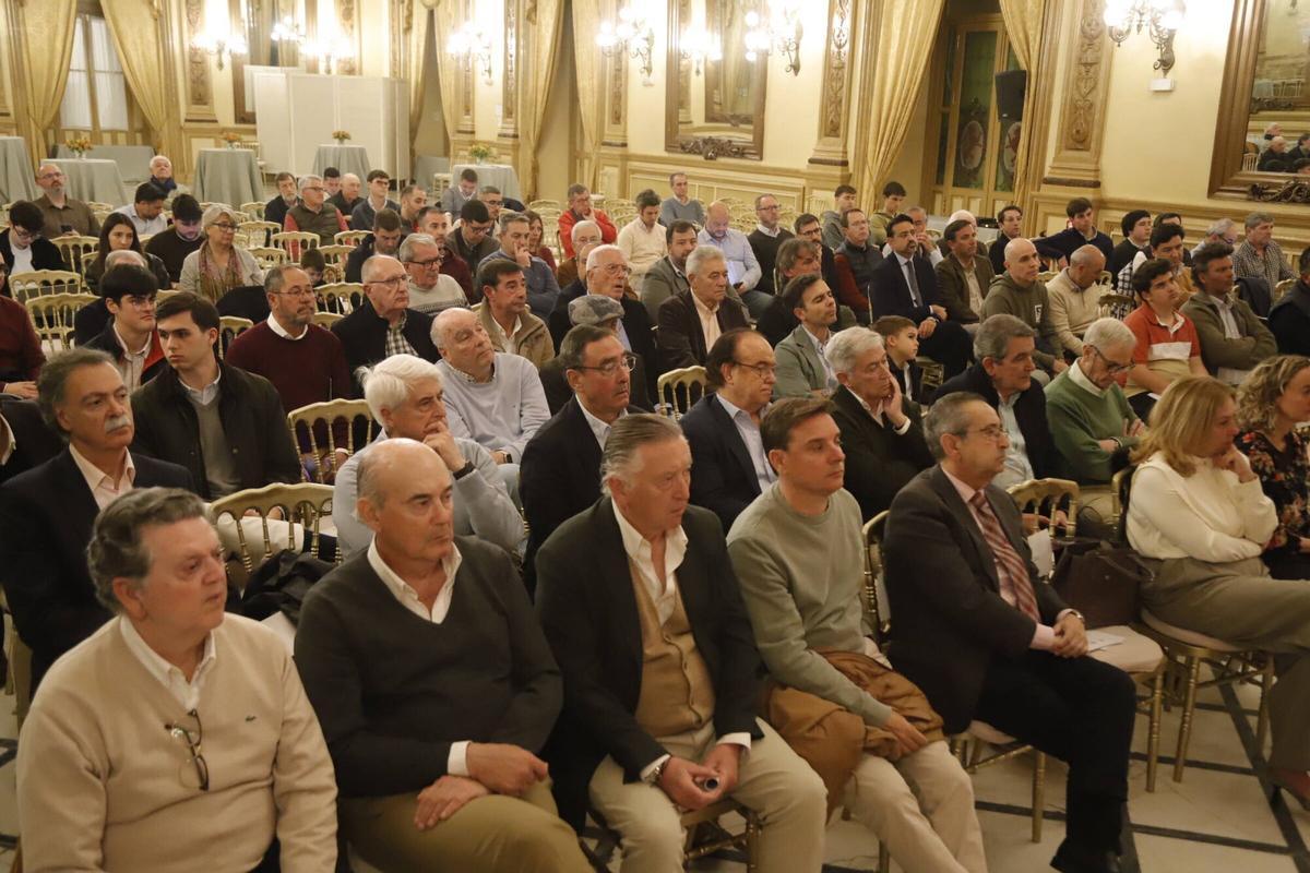 La mesa redonda en el Real Círculo de la Amistad, con protagonistas del Córdoba CF, en imágenes