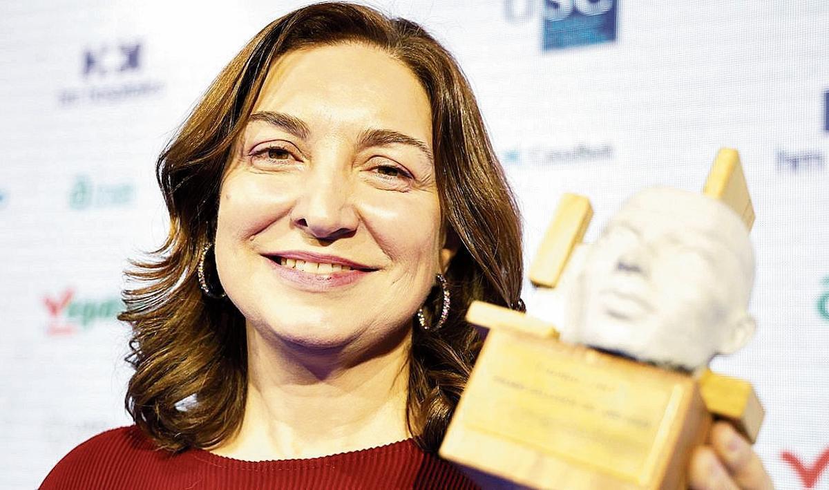 La empresaria Carmen Lence, al frente del Grupo Lence, posa con su premio