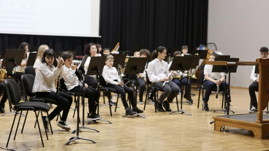 Agolada disfruta con su festival de bandas infantiles y juveniles | BERNABÉ/LUCÍA FONDEVILA