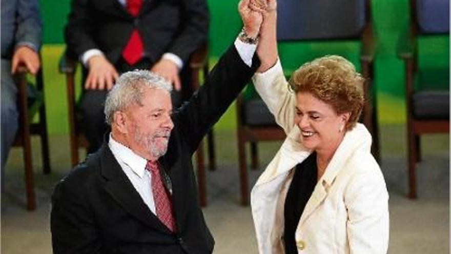 Lula da Silva i?Dilma Roussef celebren el nomenament del primer com a ministre de Presidència.