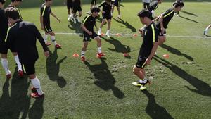 RIT308. Nizhny Novgorod (Russian Federation), 17/06/2018.- South Korea’Äôs players attend a training session at the Nizhny Novgorod Stadium, Russia, 17 June 2018. South Korea will face Sweden in a group F preliminary round soccer match of the FIFA World Cup 2018 on 18 June 2018. (Mundial de Fútbol, Corea del Sur, Suecia, Rusia) EFE/EPA/RITCHIE B. TONGO EDITORIAL USE ONLY EDITORIAL USE ONLY