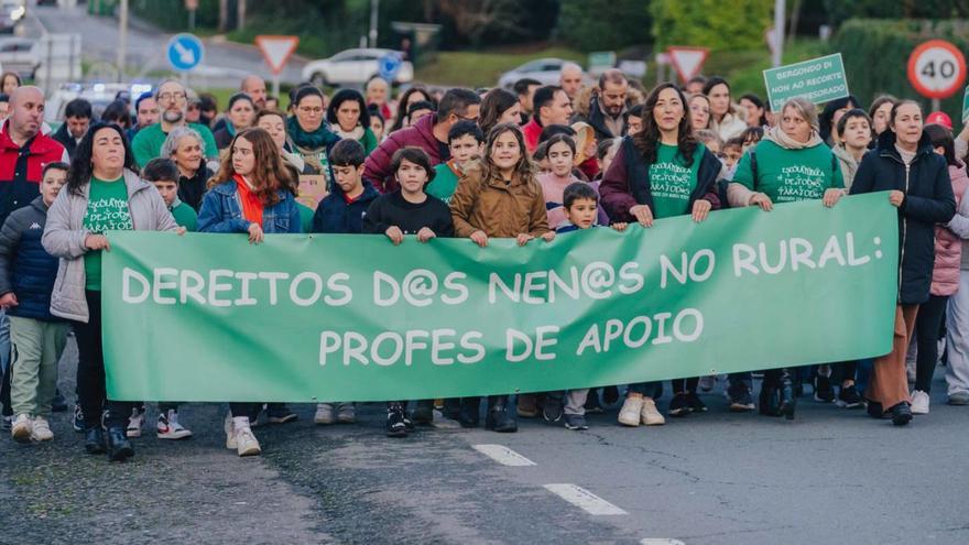 Nueva protesta en Bergondo por falta de docentes en el Cruz do Sar