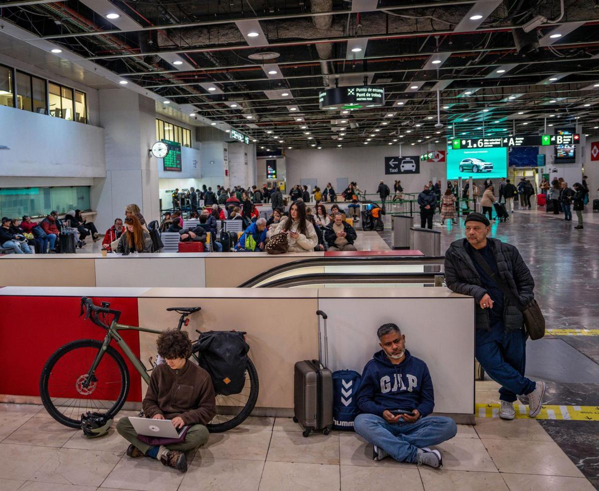 "¿Avui tampoc hi ha trens?"