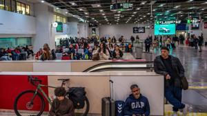 "¿Avui tampoc hi ha trens?"