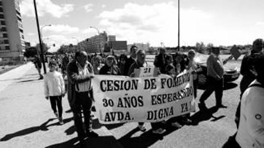 Los vecinos vuelven a reclamar la cesión de la avenida Cataluña