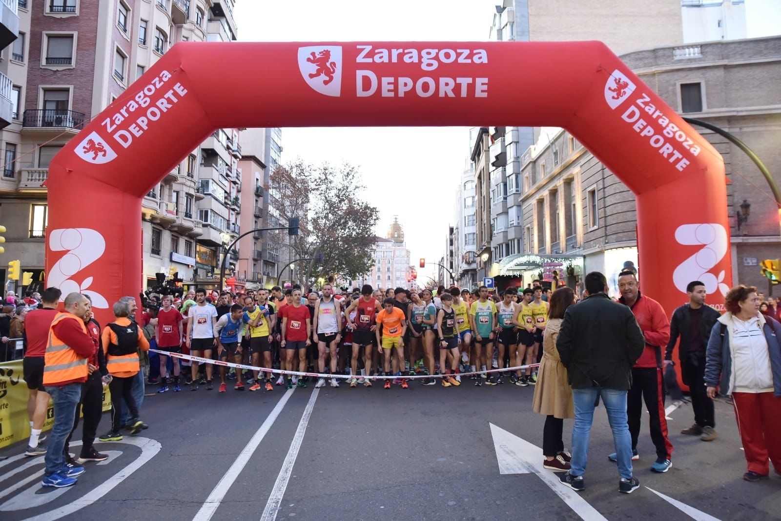 Luis Pastor y Cristina Espejo vencen la San Silvestre de Zaragoza 2022