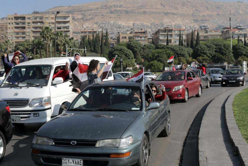 Sirios se echan a la calle a favor de Bachar al Asad