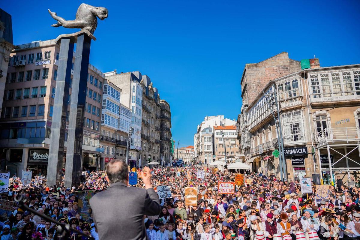 Más de 2.000 escolares toman Vigo con la Reconquistiña