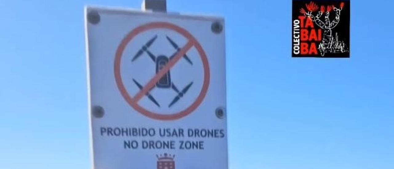 Cartel que prohíbe el vuelo de drones en la zona del Volcán del Cuervo