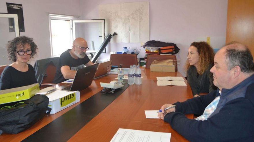 Reunión do xurado para a categoría de poesía. | // FDV