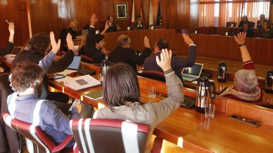 Momento de la votación en el pleno municipal de este jueves. // A.M.