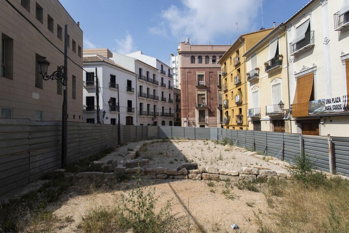 Solar en la calle Salvador junto a las Corts, imagen de archivo.