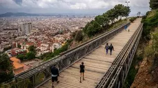 El puente de Barcelona con las vistas panorámicas de los búnkers (y sin guiris)