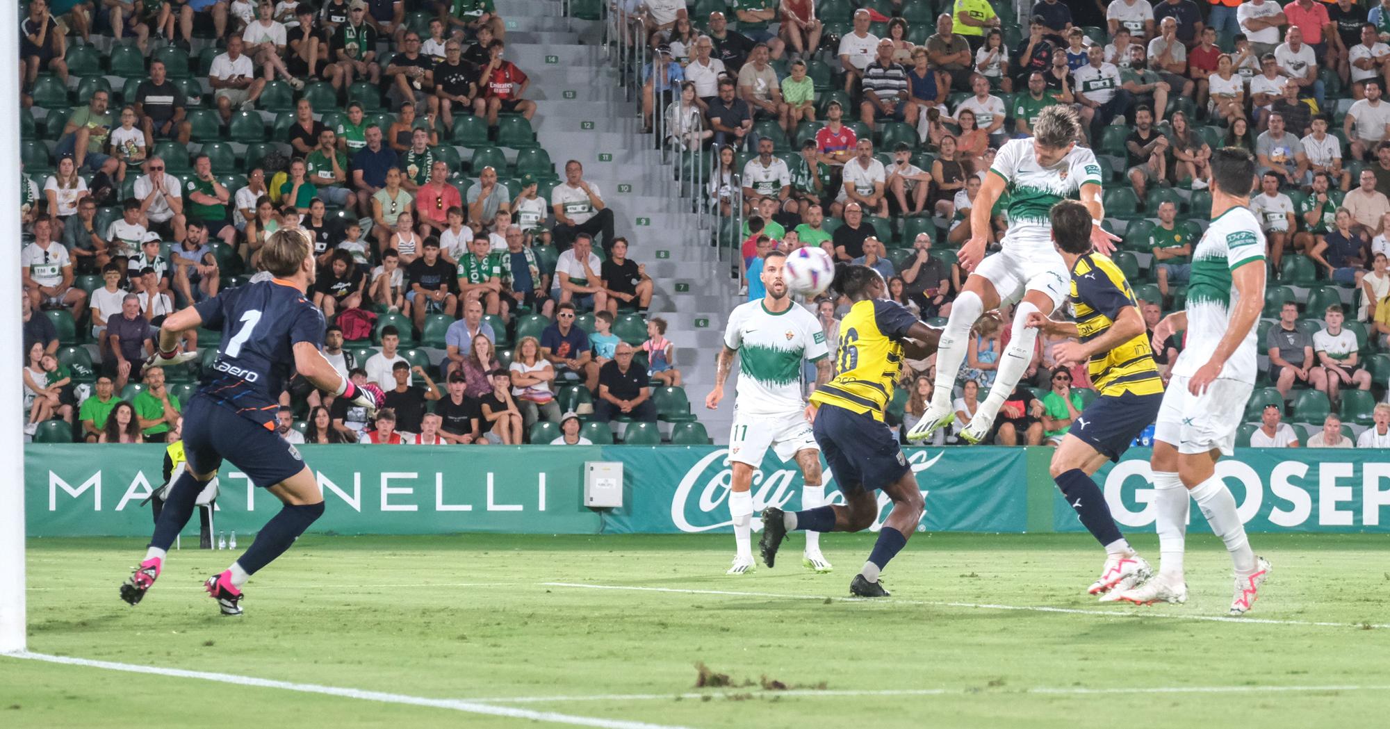 Las mejores imágenes del Elche CF - Parma Calcio 1913 del trofeo "Festa d´Elx"