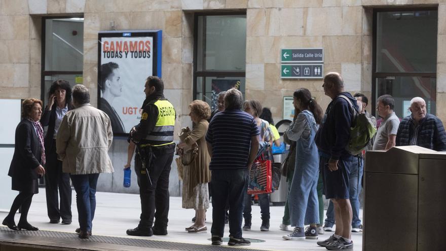 Miércoles caótico en el transporte público asturiano: las obras en la &quot;Y&quot; y la avería en los trenes demora a millares de pasajeros
