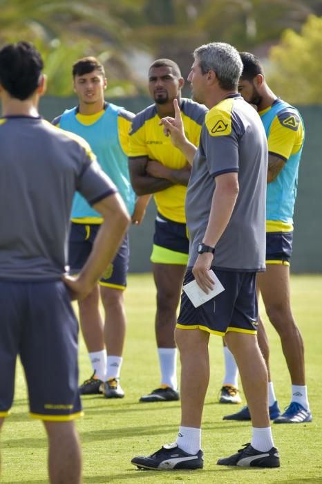 Entrenamiento de la UD en el campo de futbol del ...