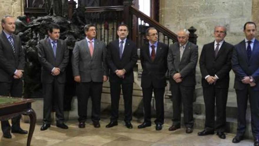 Fabra y el actual vicepresidente, con los rectores de las universidades valencianas.