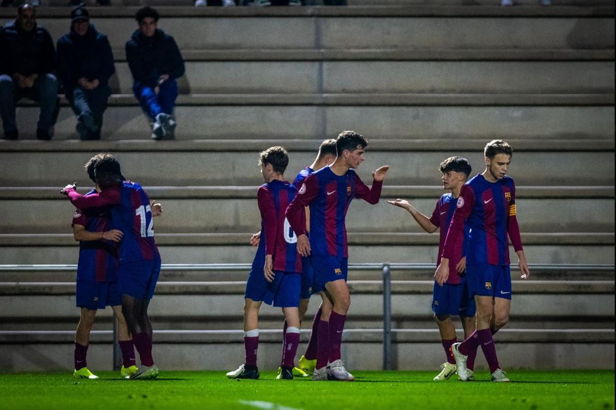 El Juvenil A celebra un tanto anotado frente al Mercantil A