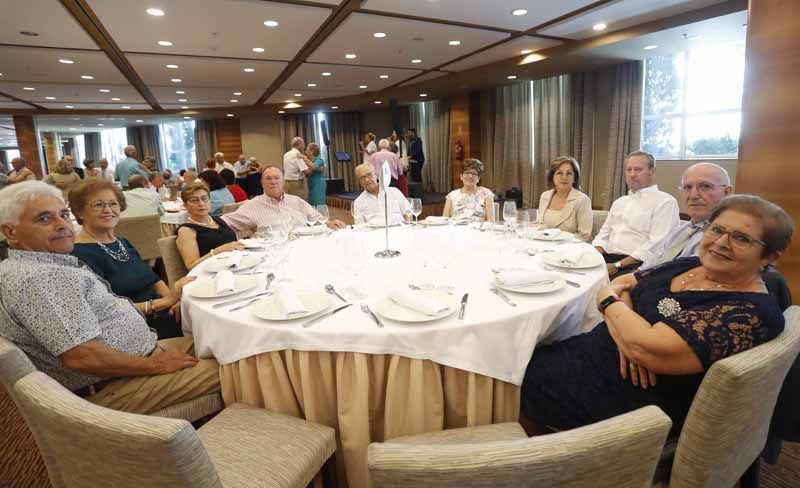 El Ayuntamiento de València organiza una fiesta de parejas que celebran sus bodas de oro