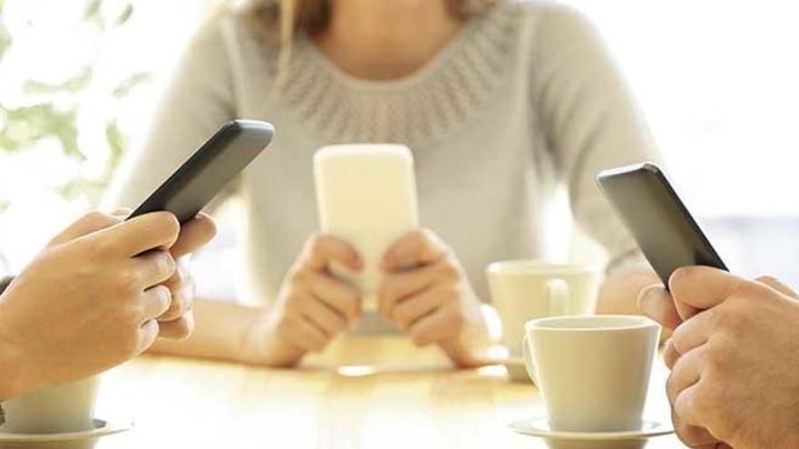Baleares extiende la prohibición de los móviles: también habrá un plan contra la adicción a las pantallas