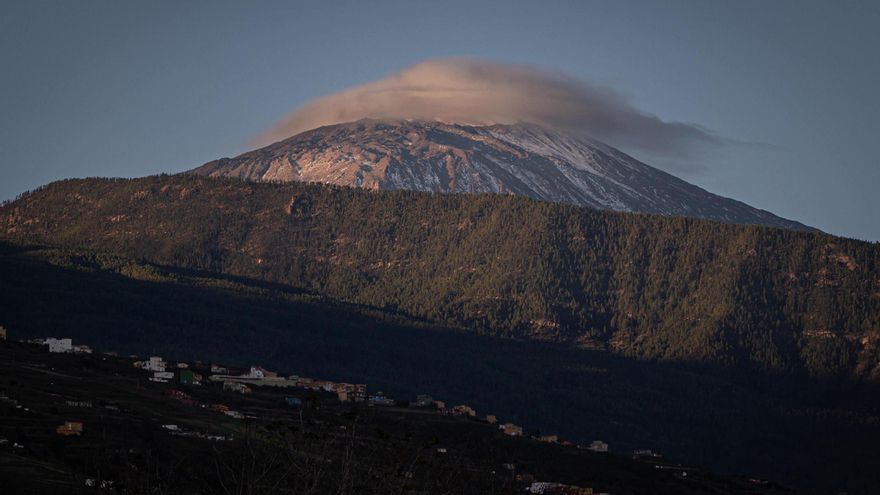 El cometa del siglo corona el Teide
