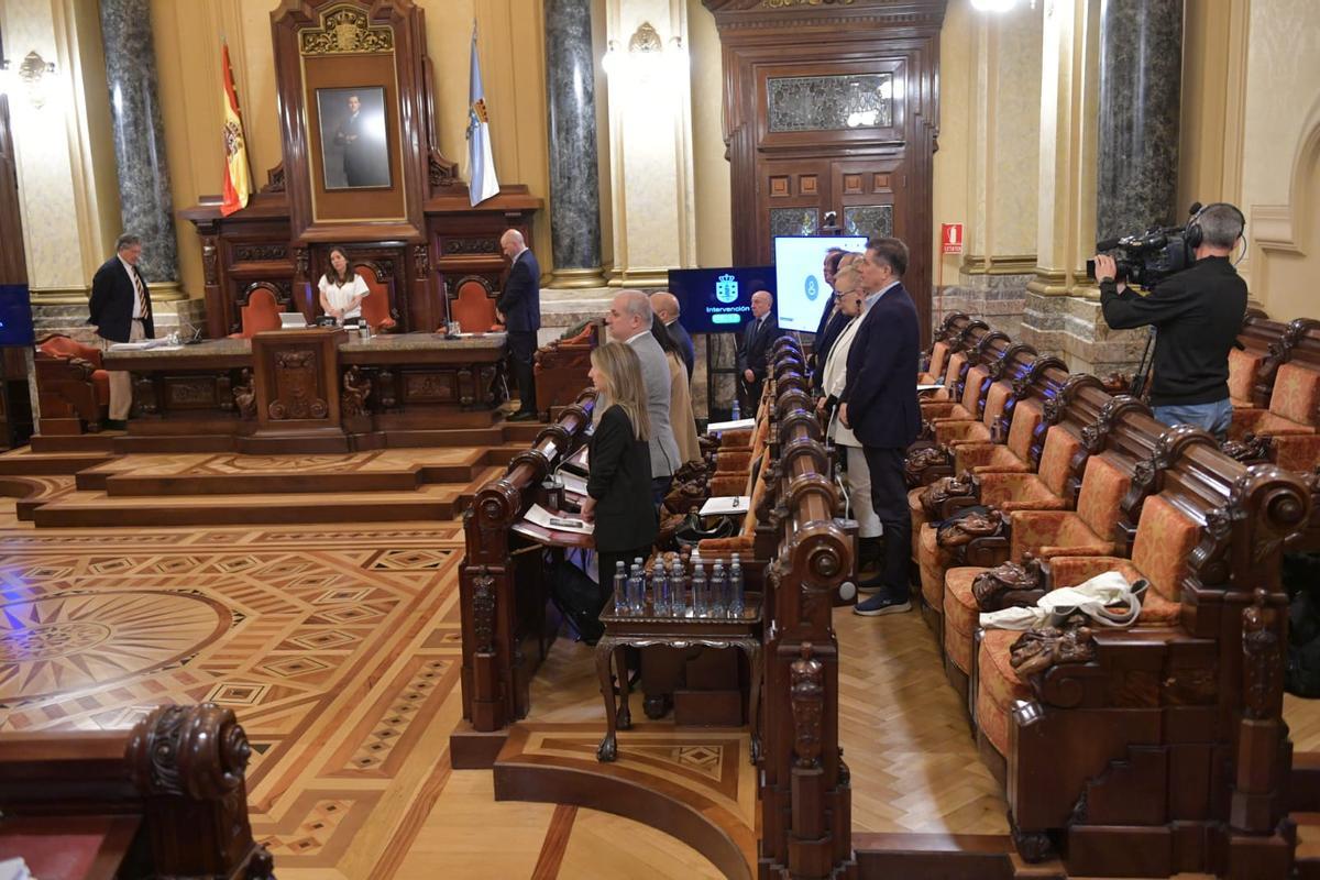 Recibió la aprobación inicial del pleno gracias a los votos favorables del PSOE y el BNG.