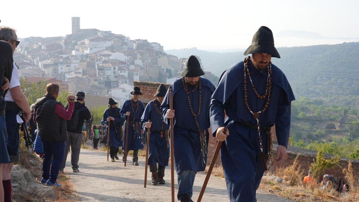 Salida de Els Pelegrins de les Useres rumbo a Sant Joan, en la edición del año pasado.