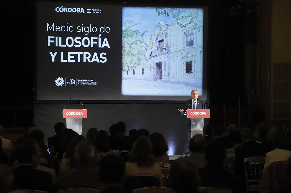 Presentación del libro del 50 aniversario de la Faculta de Filosofía y Letras
