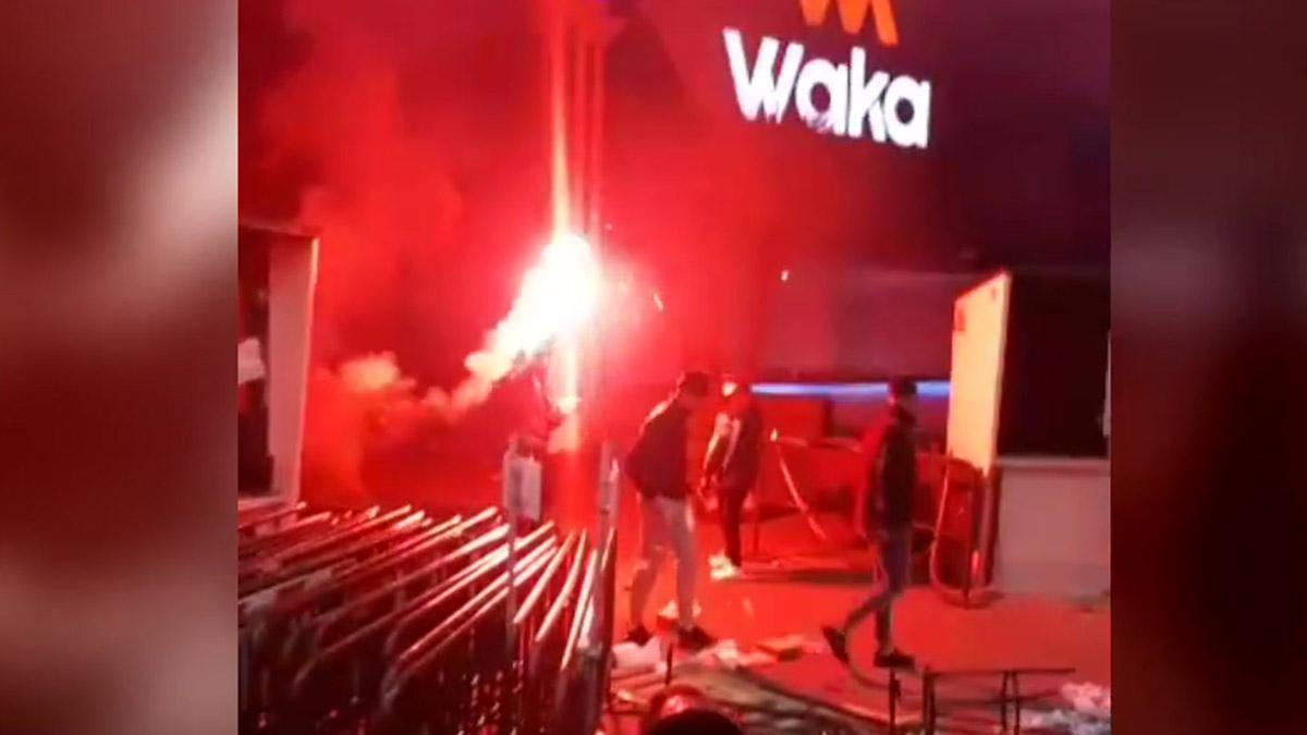 Jóvenes atacan la discoteca Waka