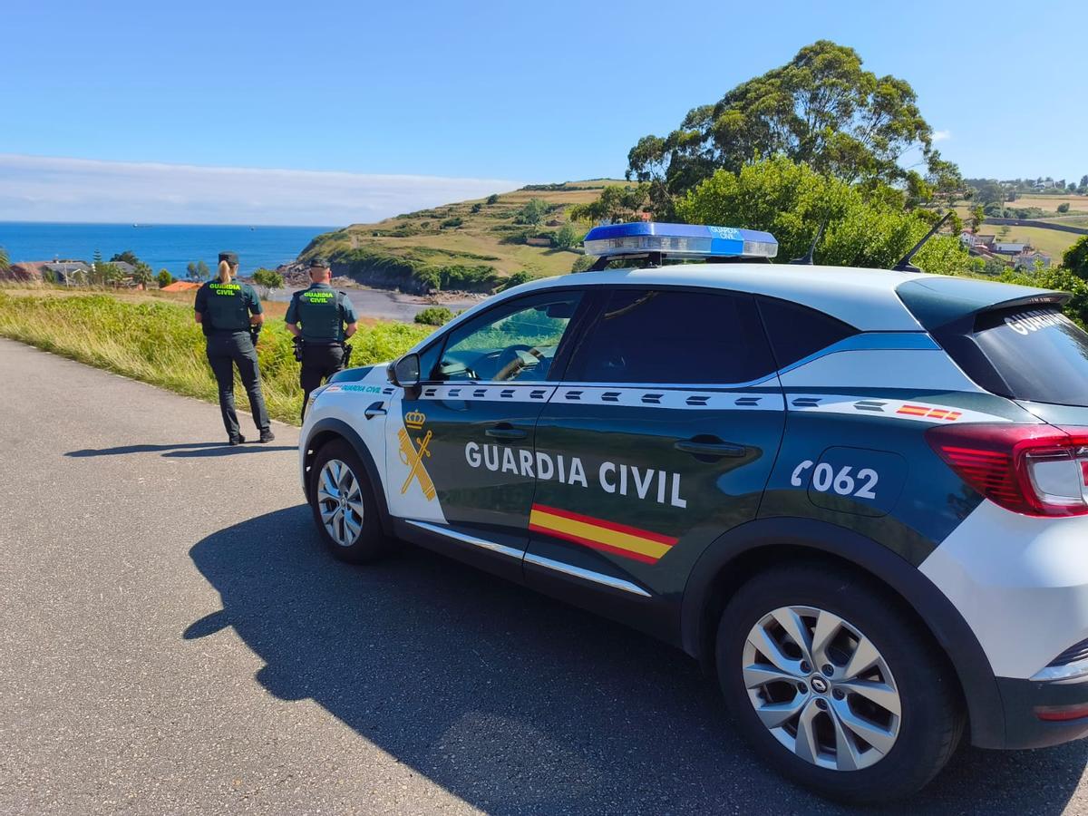 Agentes en la búsqueda de una persona octogenaria en Castrillón.