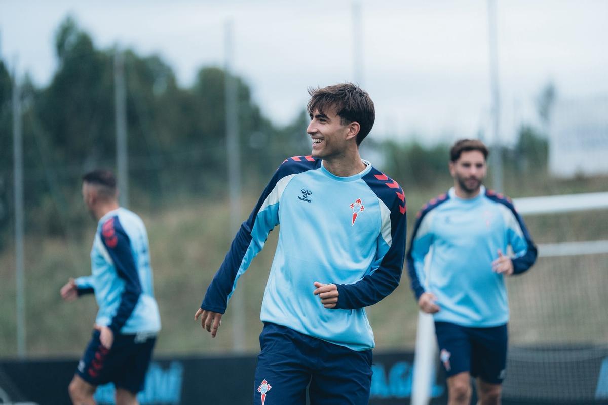 El flamante internacional absoluto Javi Rodríguez vivió su primer entrenamiento.