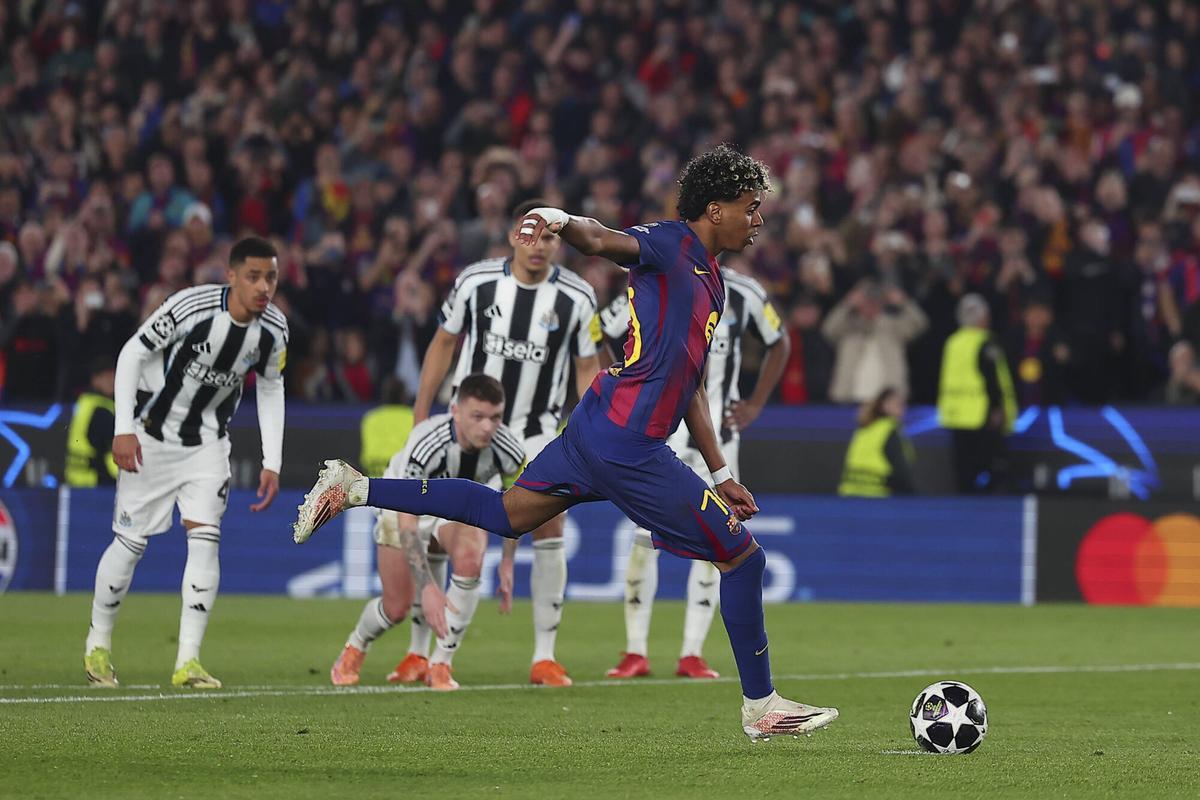 FC BARCELONA - NEWCASTLE. CAMP NOU. CHAMPIONS LEAGUE. FOTO: VALENTI ENRICH. lamine yamal. barça. liga campeones 2025/2026 barça . newcastle. octavos vuelta. accion penalty gol. spotify camp nou