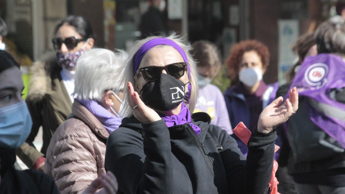 Día de la Mujer: el violeta toma la calle con medidas anticovid