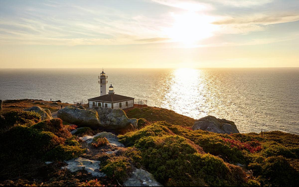 Faro de Touriñán al atardecer