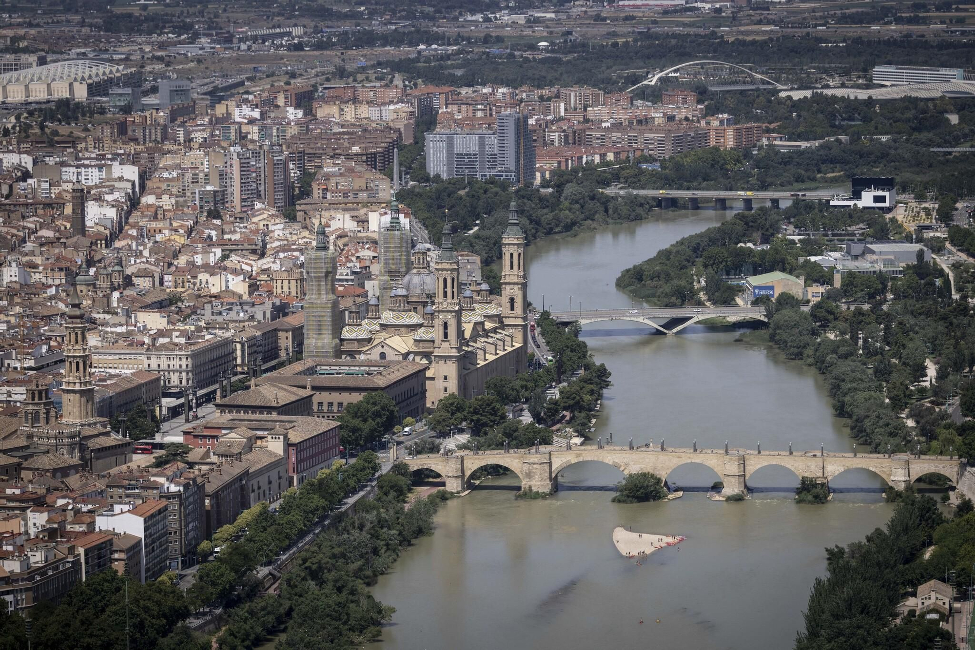 Así se ve Zaragoza desde el helicóptero de la Unidad Aérea de la Policía