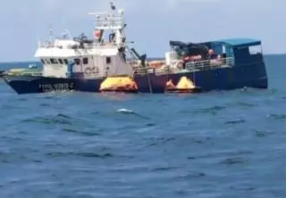 Rescatan a los doce marineros del pesquero ribeirense ‘Lajes do Pico’, que se hundió al noroeste de Azores