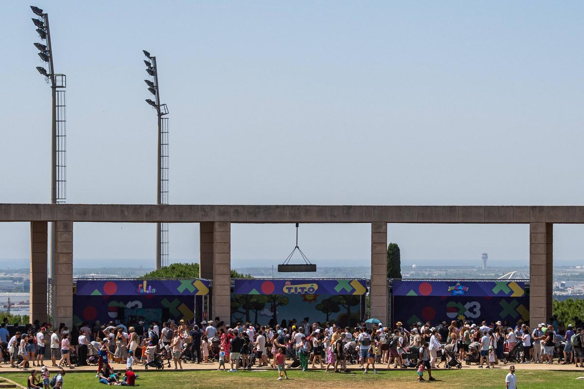 Este fin de semana, 30 y 31 de mayo, la Anella Olímpica de Montjuïc acoge la iniciativa ‘3Cat en Viu’, la gran fiesta de la tele pública catalana para acercar sus programas a la audiencia. Cinco escenarios llenarán más de 25.000 metros cuadrados, de 10.00 a 18.00 horas, para ofrecer actividades y espectáculos en directo.