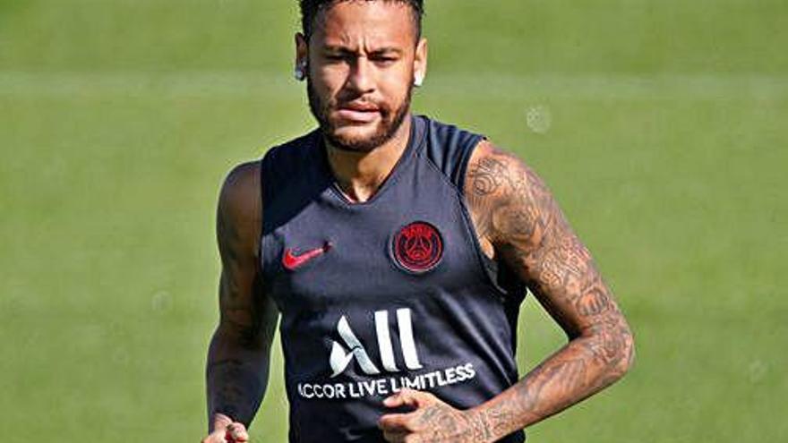 Neymar, en un entrenament amb el PSG.