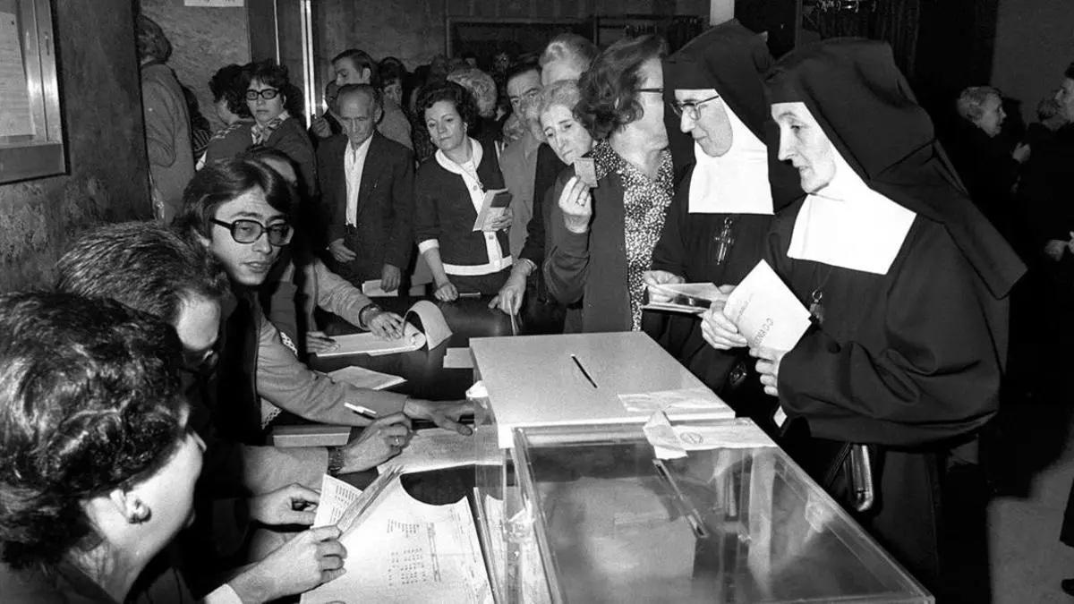 Primeiras eleccións da democracia, o 15 de xuño de 1977.