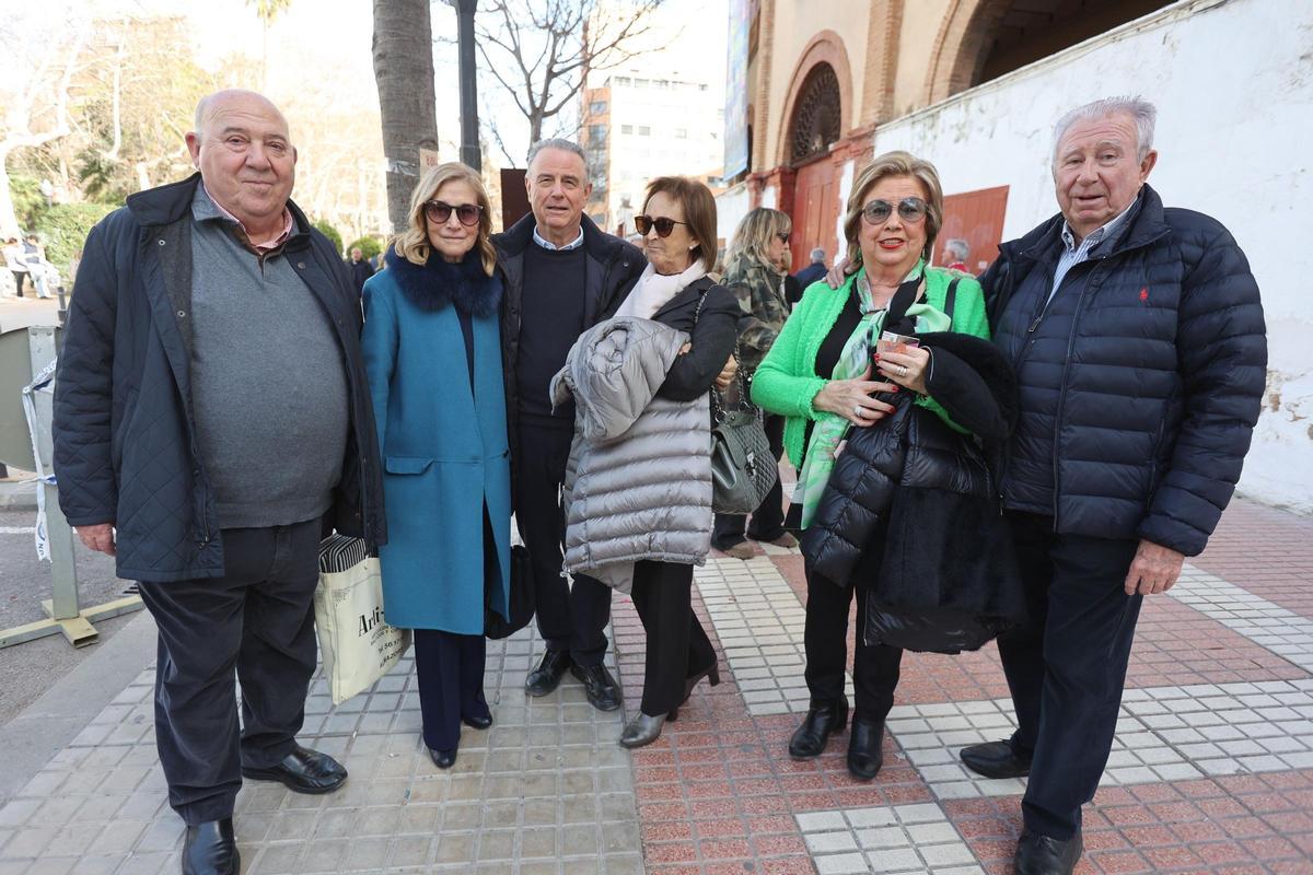 Gloria Dupla, Ximo Pesudo, Cristóbal Mesado y Mari Carmen Vives, junto a Lola Llopis y Manuel Juan.