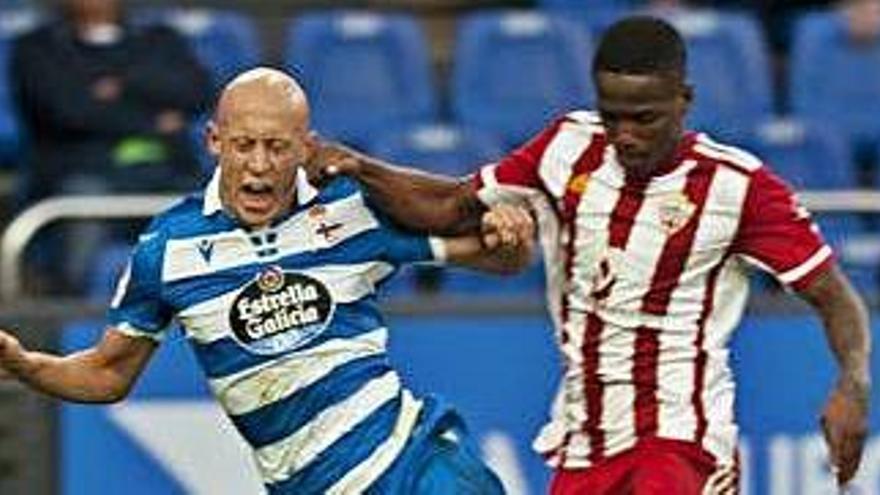 Víctor Mollejo, en el partido de ayer contra el Almería.