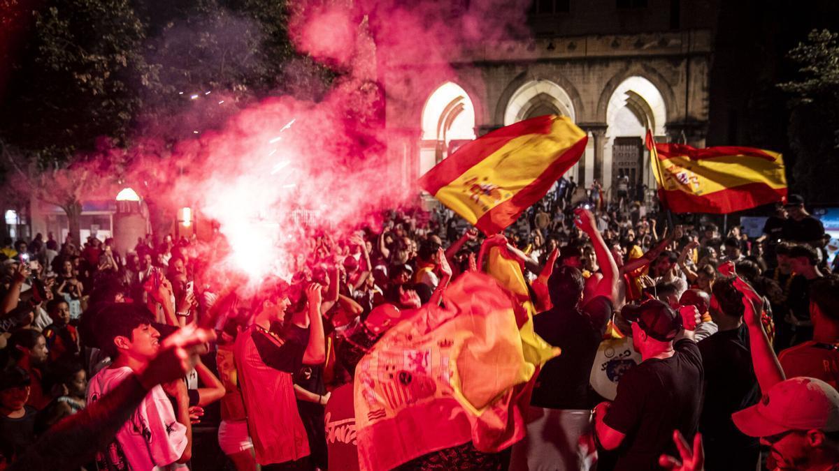 Els Manresans celebren eufòrics la victòria de la Roja al Mundial 2026